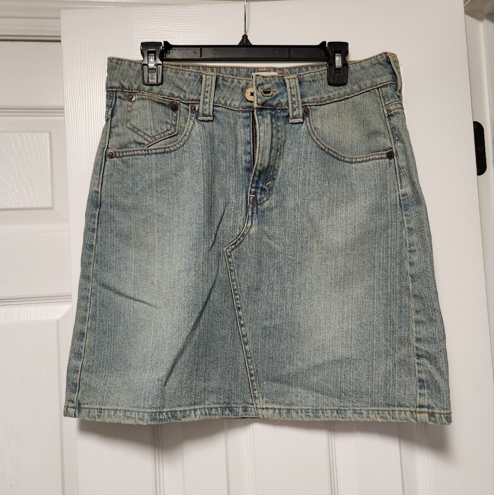 Levi's Jeans Sz 10 Stretch Denim Skirt A Line with Frayed Pockets
